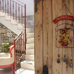 Fi̇li̇zce Konuk Evi Alacati