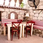 Fi̇li̇zce Konuk Evi Alacati