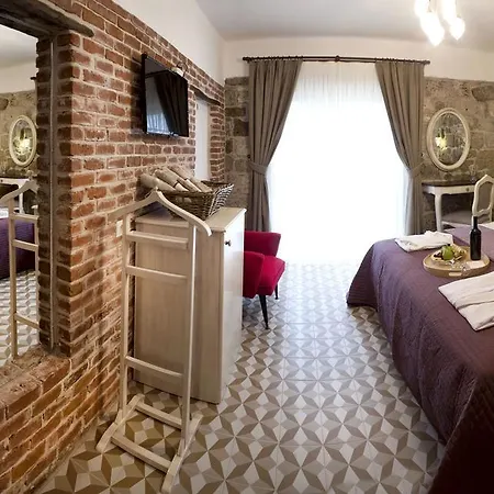 Gasthuis Fi̇li̇zce Konuk Evi Alaçatı