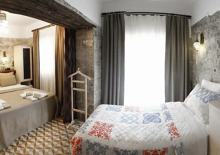Fi̇li̇zce Konuk Evi * Alacati