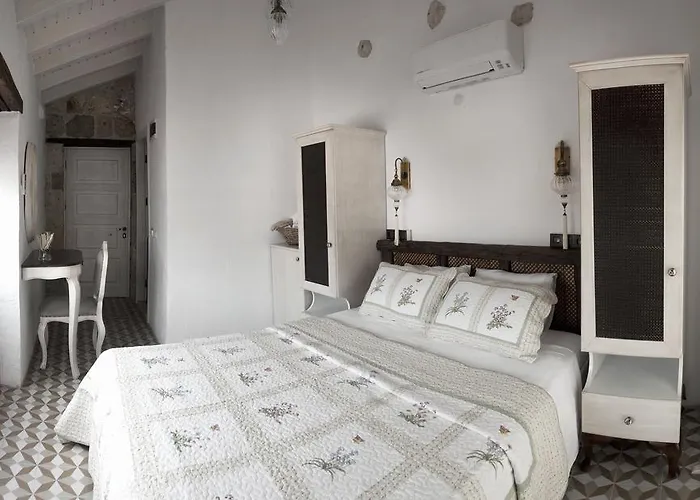 Fi̇li̇zce Konuk Evi * Alacati