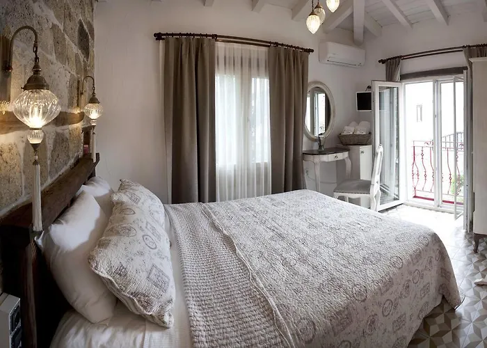 Fi̇li̇zce Konuk Evi Alacati