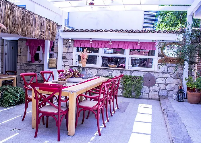 Fi̇li̇zce Konuk Evi Alacati