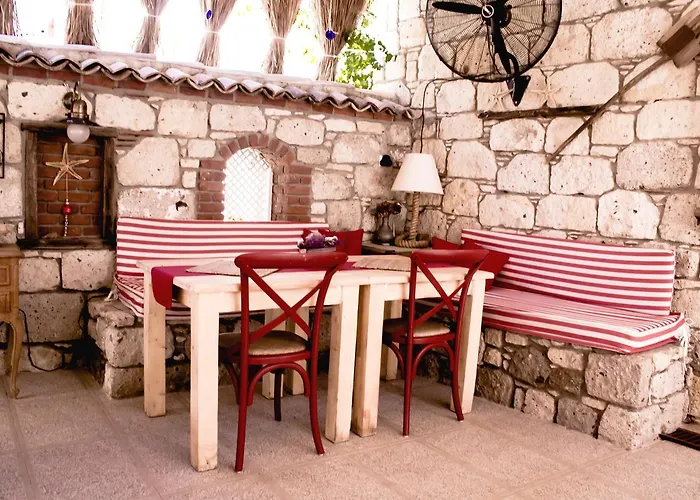 Fi̇li̇zce Konuk Evi Alacati
