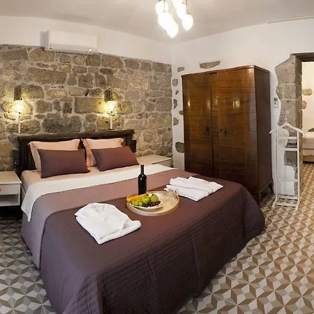 Fi̇li̇zce Konuk Evi Alaçatı