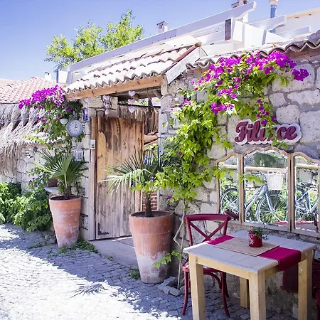 Guest house Fi̇li̇zce Konuk Evi Alacati